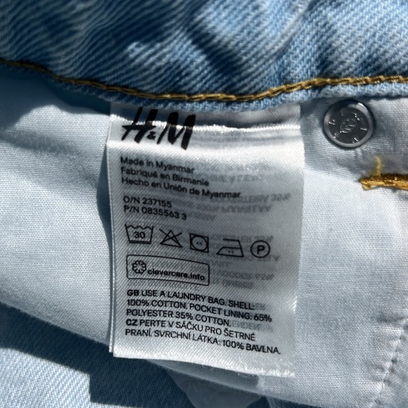 H&M High Waist Denim Shorts, Size 8 - Picture 4 of 7